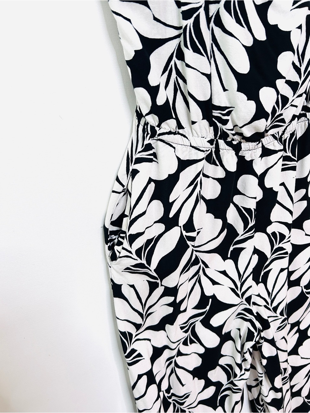 Xology Black & White Tropical Print Jumpsuit | Size Medium - Picture 4 of 6